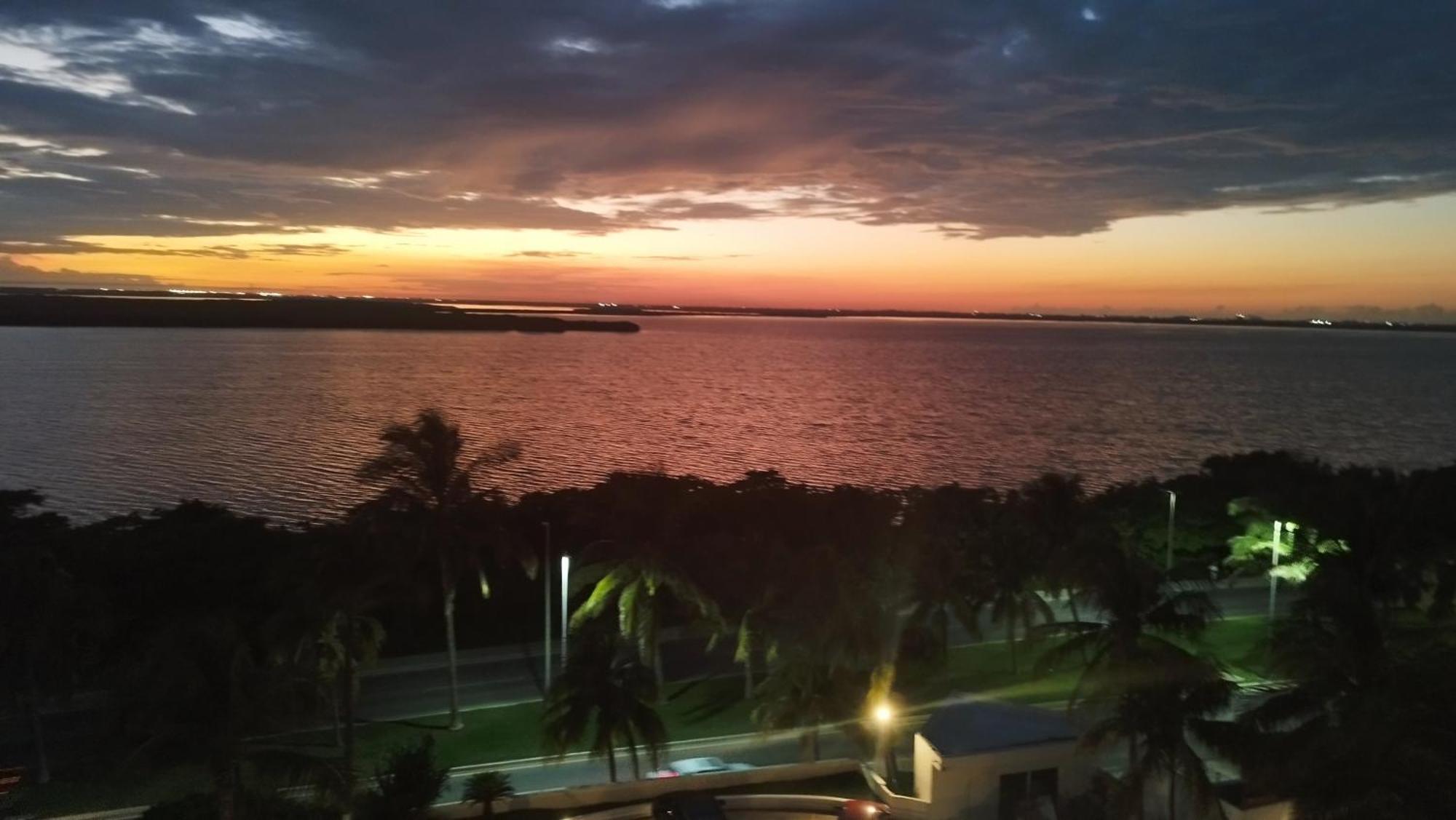 “Magic Sunrise At Cancun” Exterior photo
